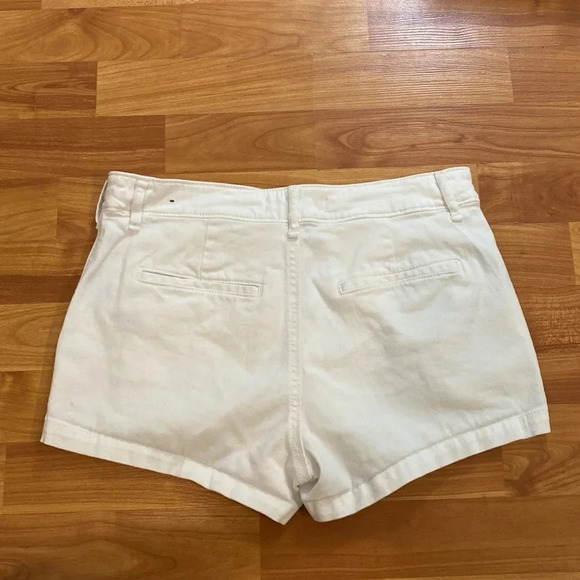 Abercrombie & Fitch White Short - Picture 3 of 3